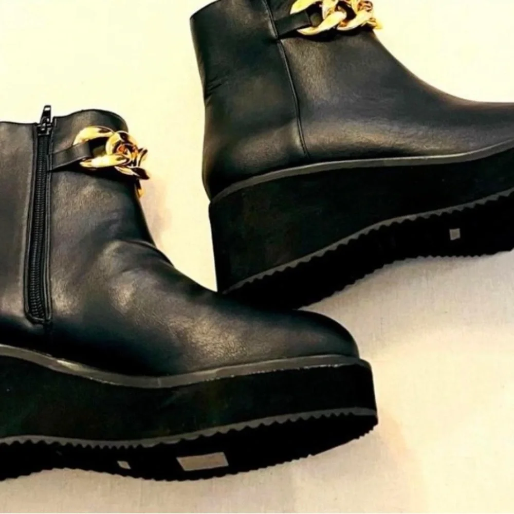 Elegant Black Bamboo Ankle Boots with Gold Chain extra cute and edgy - Picture 3 of 3